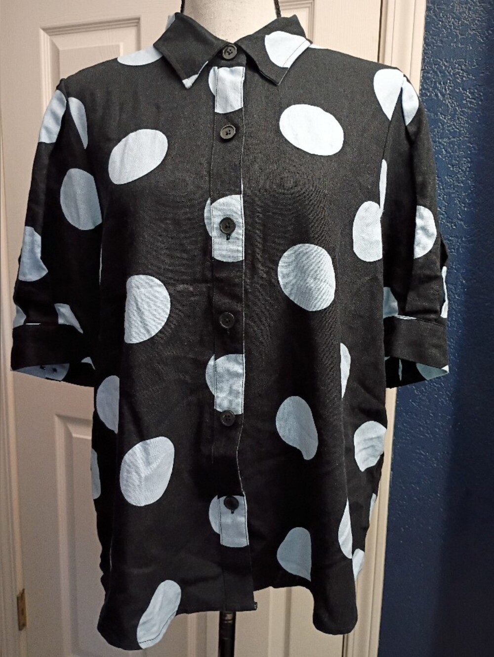 Who What Wear Black Button-Up Blouse with Light Blue Polka Dots